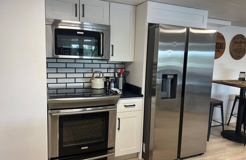 Campbellsville House | Discount pricing for last summer weekend available! Lakeview 5-bedroom house