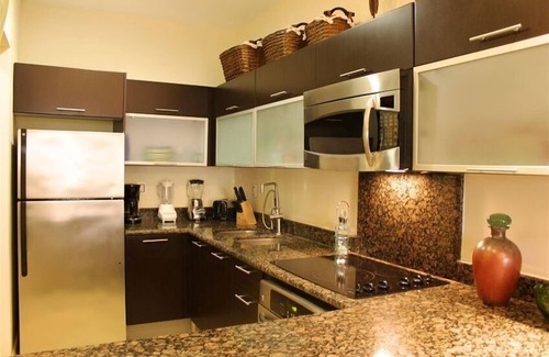 Downtown Condo | DISCOUNTED Rates on Oceanfront 2 Bdrm Main floor Spectacular Unit