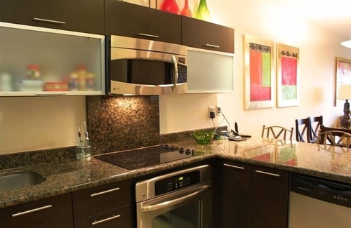 Downtown Condo | DISCOUNTED Rates on Oceanfront 2 Bdrm Main floor Spectacular Unit