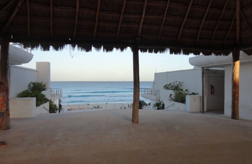 Zona Hotelera Villa | DISCOUNTS OFFERED!Immaculate Mexican Villa with Stunning view to the Caribbean