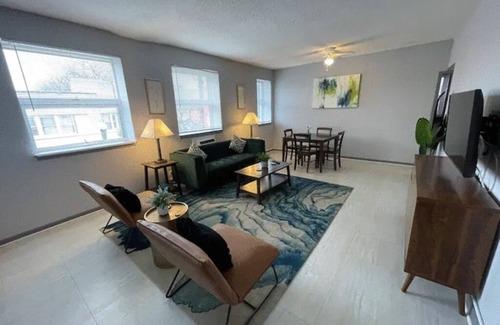 West Ridge Apartment | Discover Northside Chicago 2BR from Modern Apartment