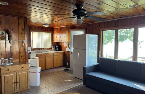Holcombe Cabin | Discover Serenity at 'Holcombe Haven': Your Lakeside Cabin Retreat Awaits!