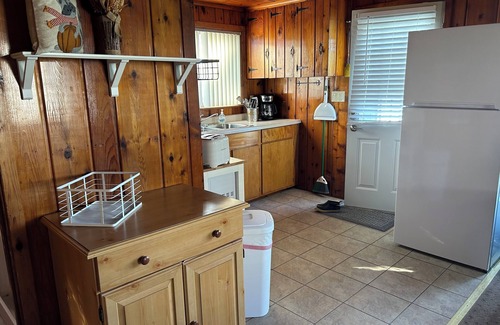 Holcombe Cabin | Discover Serenity at 'Holcombe Haven': Your Lakeside Cabin Retreat Awaits!