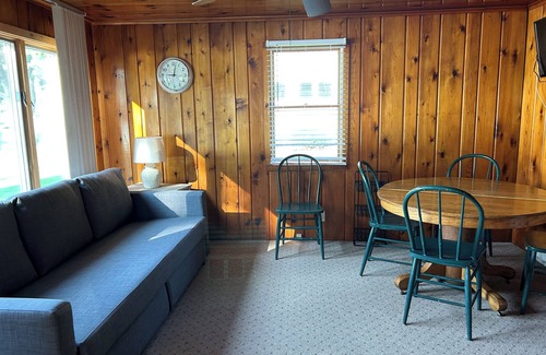 Holcombe Cabin | Discover Serenity at 'Holcombe Haven': Your Lakeside Cabin Retreat Awaits!