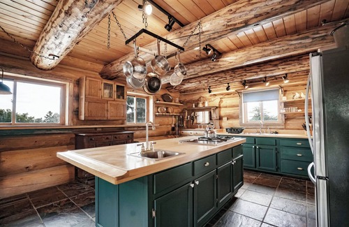 Mancos Cabin | Discover the Wild West in a Vintage Log Cabin - Minutes from Mesa Verde