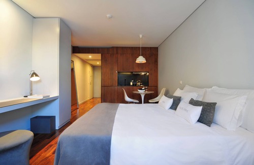 Santo Antonio Hotel | Discover Two Spacious, Pet-Friendly Apartments with Full Kitchen at Altis Prime