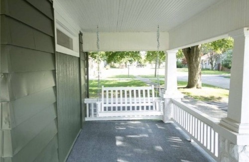 Findlay House | Discover University charm, just steps away
