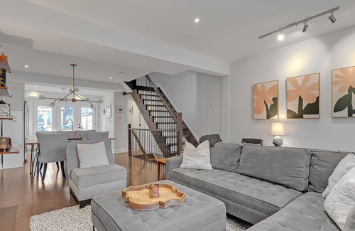 Upper Beaches House | Discover Unmatched Luxury with Fully Furnished 2-Bed, 3-Bath Gem in Toronto