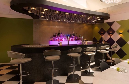 Weert Hotel | Discover Weert’s Best Spots from This Convenient Stay! Onsite Dining!