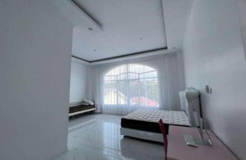 Padang House | Disewakan Rumah 3 Lantai View Laut