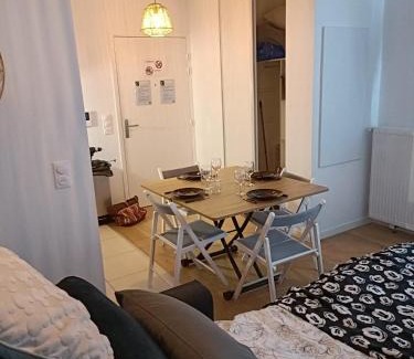 Chessy Apartment | DISNEY - PARIS 5 Min DE DISNEY - PK privé gratuit - 4 personnes - Terrasse jardin