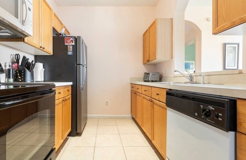 Windsor Palms Condo | Disney, Universal, Seaworld, Orlando,MCO Airport. No resort, parking, wi-fi fee
