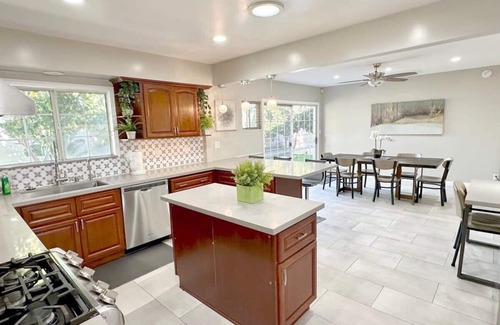 Southwest Anaheim Villa | Disneyland/Knott's, 5 BR, 2 BA, Pool/Spa/Game