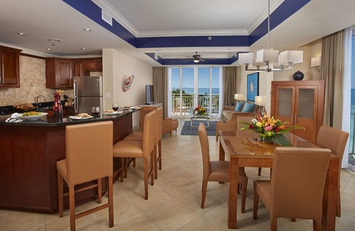 Palm Beach Hotel | Divi Phoenix 1 BR unit with hot tub and spectacular ocean view.