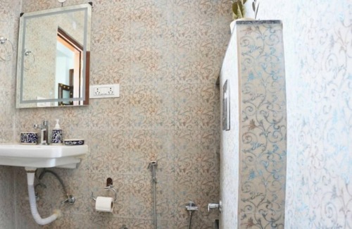 Paharganj Bed & Breakfast | Diya B&B is a homestay with a touch of haveli style in the centre of Delhi.