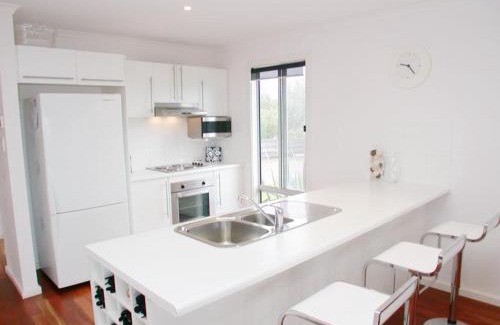Port Willunga House | Do Drop Inn - Port Willunga - C21 SouthCoast Holidays