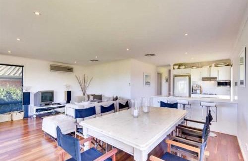 Port Willunga House | Do Drop Inn - Port Willunga - C21 SouthCoast Holidays