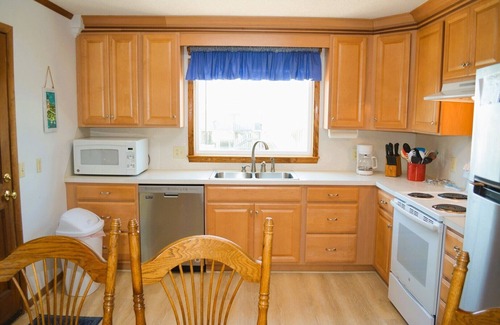 Holden Beach House | Do-Little Dock - Great Deep-Water Canal Home!