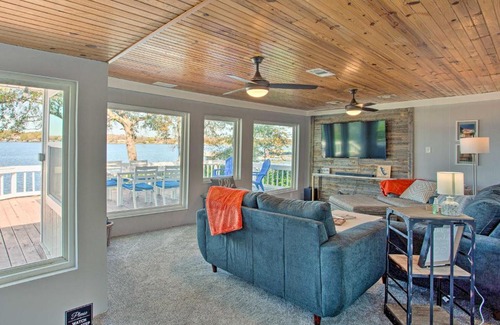 Enchanted Oaks House | Dock and Fire Pit Lakefront Cedar Creek Home!