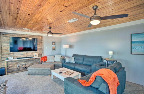 Enchanted Oaks House | Dock and Fire Pit Lakefront Cedar Creek Home!