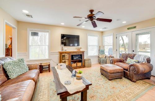 Enchanted Oaks House | Dock and Lake Access Gem on Cedar Creek Reservoir