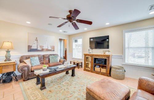Enchanted Oaks House | Dock and Lake Access Gem on Cedar Creek Reservoir