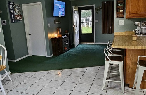 Satsuma House | Dock on Dunns Creek with Ice Machine!nSportsman's paradise, hosted by Sportsman.
