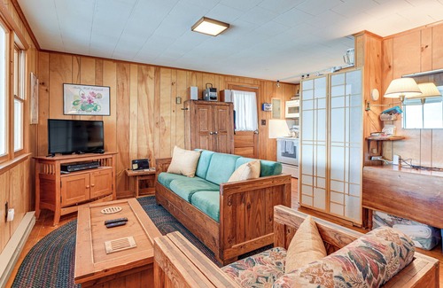 Town of Jerusalem Cabin | Dock & Rowboat: 'Beechnut Bungalow' on Keuka Lake