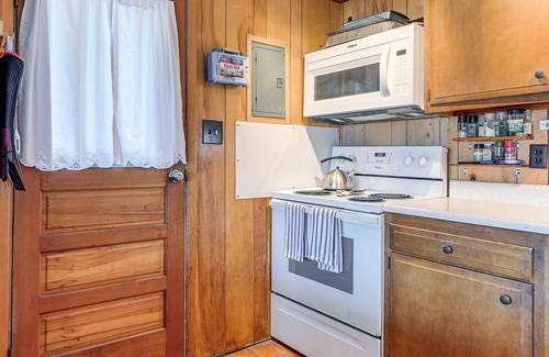 Town of Jerusalem Cabin | Dock & Rowboat: 'Beechnut Bungalow' on Keuka Lake