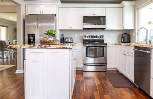 Coral Ridge Isles House | Dockside Daydreams, Cozy, Canal Front with Pool