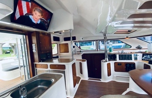 Iona Boat Rental | Dockside Fort Myers luxurious catamaran with three bedrooms amazing experience