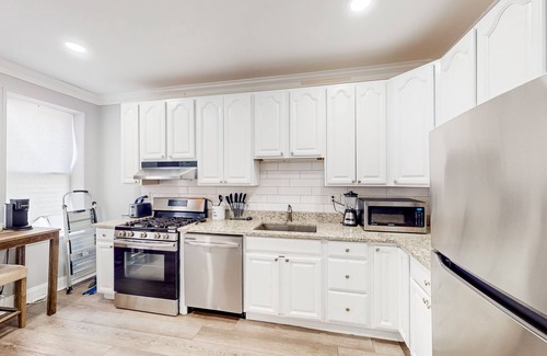 South Baltimore House | Dog-friendly 2-story townhouse in great location with private patio & streaming