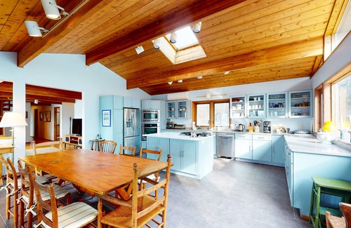 Vergennes House | Dog-Friendly A-Frame Home on Lake Champlain w/Private Hot Tub, Hammock, & WiFi