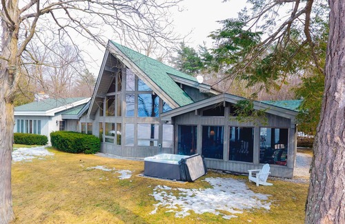 Vergennes House | Dog-Friendly A-Frame Home on Lake Champlain w/Private Hot Tub, Hammock, & WiFi