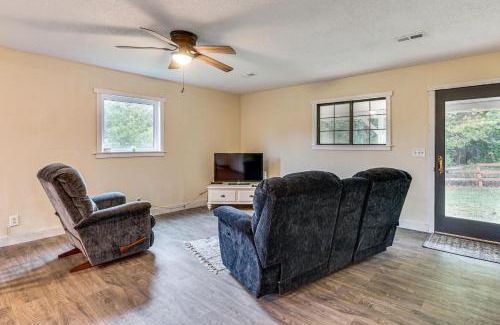 Kingdom City House | Dog-Friendly Cabin with Yard Near Auxvasse Creek!