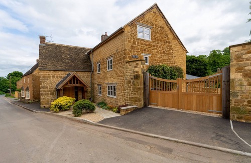 Ilmington Cottage | Dog friendly cottage - Gardners Cottage
