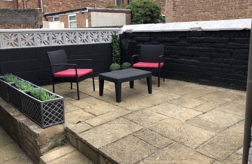 Muston House | Dog friendly cottage, town centre, close to the beach, WI-FI & parking included.