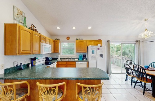 Indian Pass House | Dog-friendly home near the beach with spacious living area, porch & sundeck
