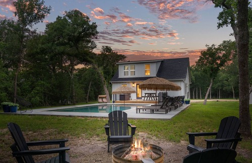 Flatonia House | Dog-friendly home on an acreage with pool, firepit