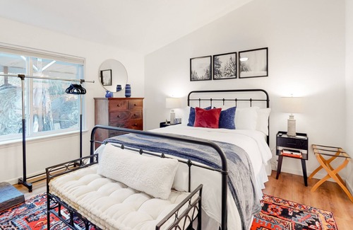 La Conner Cabin | Dog-friendly home with bay-view deck, grill & fireplace - walk to Kukutali Trail