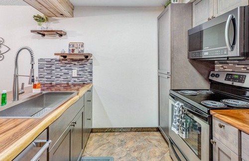 Fife House | Dog-friendly home with spacious terrace & firepit - perfect for day trips
