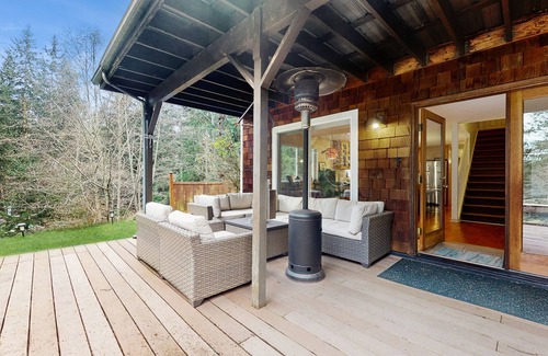Langley House | Dog-Friendly Home with Peaceful Location Near Lake and Town