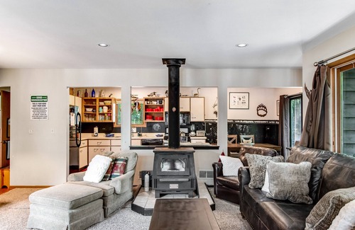 Lac du Flambeau House | Dog-friendly lakefront home with kayaks, bikes, dock, & W/D