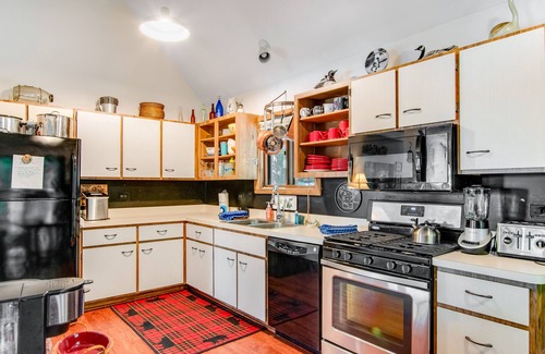 Lac du Flambeau House | Dog-friendly lakefront home with kayaks, bikes, dock, & W/D