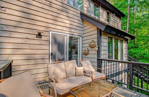 Lac du Flambeau House | Dog-friendly lakefront home with kayaks, bikes, dock, & W/D