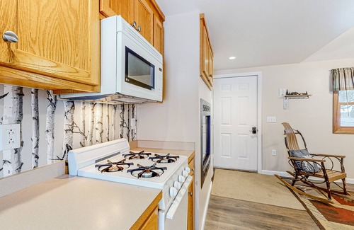 Eastern Vermont Cabin | Dog-friendly, mountain-view cabin with shared hot tub, fireplace, & central AC