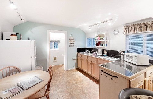 Joseph House | Dog-friendly mountain-view cabin in walkable locale with deck & grill