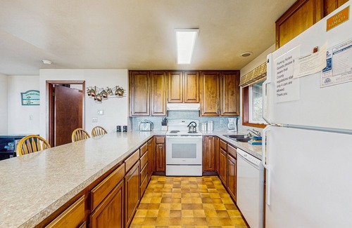Rockaway Beach House | Dog-Friendly Oceanfront House with Ocean Views - Walk to Beach