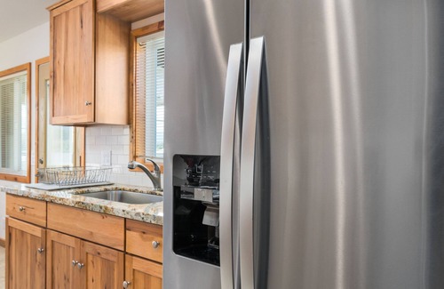 Cathlamet House | Dog Friendly Puget Island Home on the Columbia River. Winter Rates!