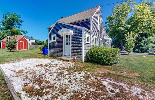 Sagamore Beach Cottage | Dog-friendly Sagamore Beach cottage with a full kitchen, yard, & gas grill